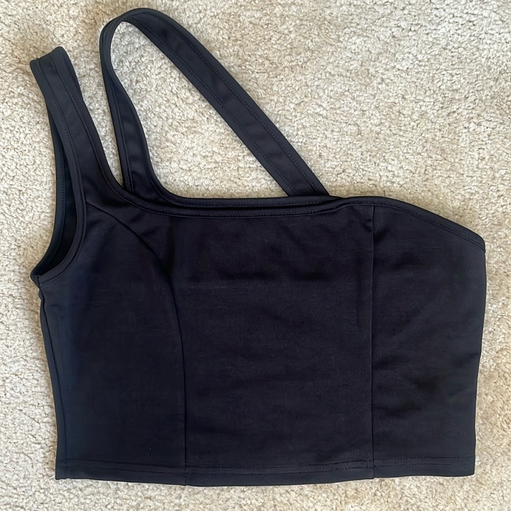 Cider Asymmetrical One Shoulder Strap Crop Top in Black Women's Large